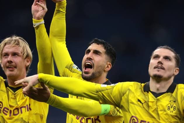 AC Milan v Borussia Dortmund - UEFA Champions League - Group F - Giuseppe Meazza November 28, 2023, Milan: Milan, Italy, 28th November 2023. Emre Can of Borussia Dortmund celebrates the 3-1 victory with team mates following the final whistle of the UEFA Champions League match at Giuseppe Meazza, Milan. (Credit Image: Ã‚Â Jonathan Moscrop Sportimage Cal Media) Milan EDITORIAL USE ONLY Copyright: xx ZUMA-20231128_faf_si1_360.jpg JonathanxMoscropx csmphotothree205028