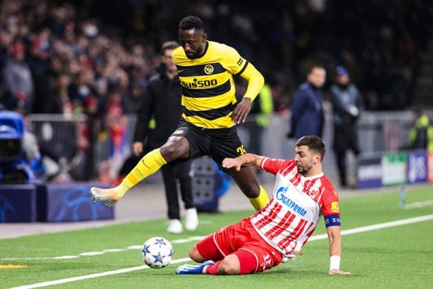 BERN, SWITZERLAND - NOVEMBER 28: Silvere Ganvoula of Young Boys (L) against Aleksandar Dragovic of Crvena zvezda (R) during the UEFA Champions League Group Stage match between BSC Young Boys and FK Crvena zvezda at Stadion Wankdorf on November 28, 2023 in Bern, Switzerland. Bern Stadion Wankdorf Bern Switzerland Copyright: xJustPictures.ch LuigixRizzox jp-en-EuSpIm-Y.Boys_Crvena_28Nov2023_00056