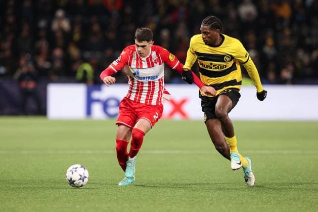 BERN, SWITZERLAND - NOVEMBER 28: Kosta Nedeljkovic of Crvena zvezda (L) against Ebrima Colley of Young Boys (R) during the UEFA Champions League Group Stage match between BSC Young Boys and FK Crvena zvezda at Stadion Wankdorf on November 28, 2023 in Bern, Switzerland. Bern Stadion Wankdorf Bern Switzerland Copyright: xJustPictures.ch LuigixRizzox jp-en-EuSpIm-Y.Boys_Crvena_28Nov2023_00061