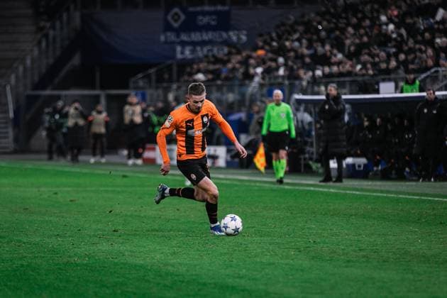 Fußball I Herren I Saison 2023-2024 I UEFA Champions League I 5. Spieltag I Schachtar Donezk - Royal Antwerpen FC I 28.11.2023 Danylo Sikan (14, Schachtar Donezk) am Ball. Hamburg Volksparkstadion Hamburg Deutschland Copyright: xLobecax xHenningxRohlfsx