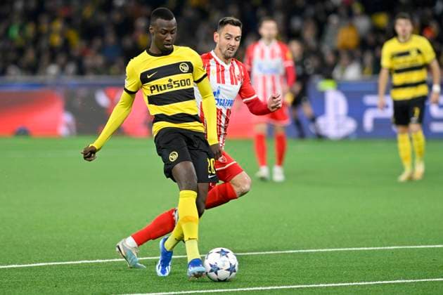 Cheikh Niasse, YB, hi. Srdjan Mijailovic, FK, BSC Young Boys - FK Roter Stern Belgrad, Champions League, Fussball, 28.11.2023