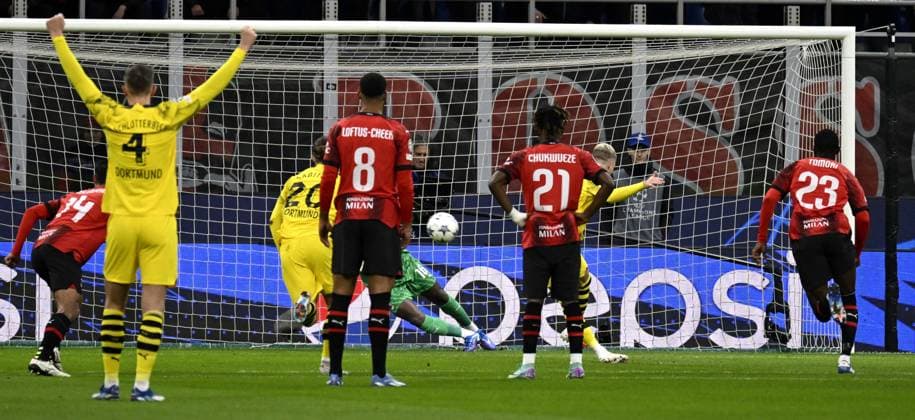 IPP20231128 Football - soccer: UEFA Champions League 2023 2024, A.C. Milan - Borussia Dortmund, Marco Reus segna il gol del 0-1 (Verwendung nur in Deutschland - GERMANY ONLY) *** IPP20231128 Football soccer UEFA Champions League 2023 2024, A C Milan Borussia Dortmund, Marco Reus segna il gol del 0 1 Use only in Germany GERMANY ONLY 