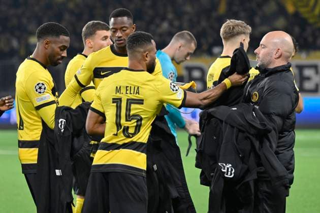 V.l.n.r. Ulisses Garcia, Darian Males, Mohamed Ali Camara, Elia Meschack, Teambetreuer Nico Zaugg, YB, BSC Young Boys - FK Roter Stern Belgrad, Champions League, Fussball, 28.11.2023