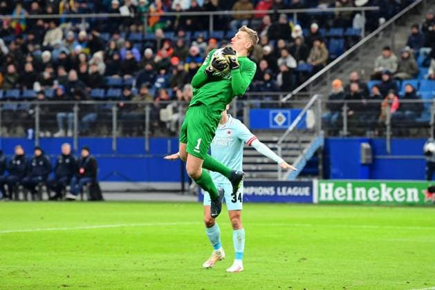Fussball I Herren I UEFA I Champions League l FC Schachtar Donezk - Royal Antwerpen FC I 5. Spieltag I Gruppe H I Saison 2023-2024 I Shakhtar Donetsk I 28.11.2023 I Butez Jean (Royal Antwerpen) , Sportplatz : Volksparkstadion, Hamburg, Stellingen Hamburg Deutschland