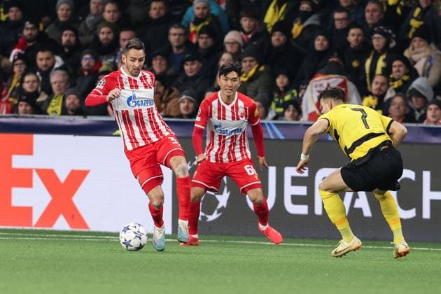 BERN, SWITZERLAND - NOVEMBER 28: Srdjan Mijailovic of Crvena zvezda (L) and Inbeom Hwang of Crvena zvezda (C) against Filip Ugrinic of Young Boys (R) during the UEFA Champions League Group Stage match between BSC Young Boys and FK Crvena zvezda at Stadion Wankdorf on November 28, 2023 in Bern, Switzerland. Bern Stadion Wankdorf Bern Switzerland Copyright: xJustPictures.ch LuigixRizzox jp-en-EuSpIm-AN0I8262 20231025