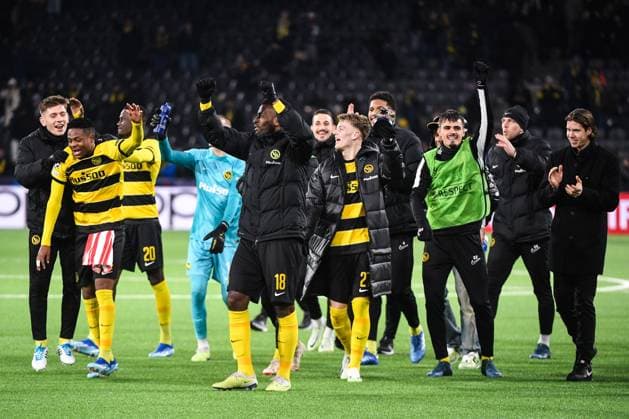 BERN, SWITZERLAND - NOVEMBER 28: Lewin Blum of Young Boys (C) celebrates with his teammates after winning during the UEFA Champions League Group Stage match between BSC Young Boys and FK Crvena zvezda at Stadion Wankdorf on November 28, 2023 in Bern, Switzerland. Bern Stadion Wankdorf Bern Switzerland Copyright: xJustPictures.ch ManuelxWinterbergerx jp-en-EuSpIm-MWI_1245 20231128