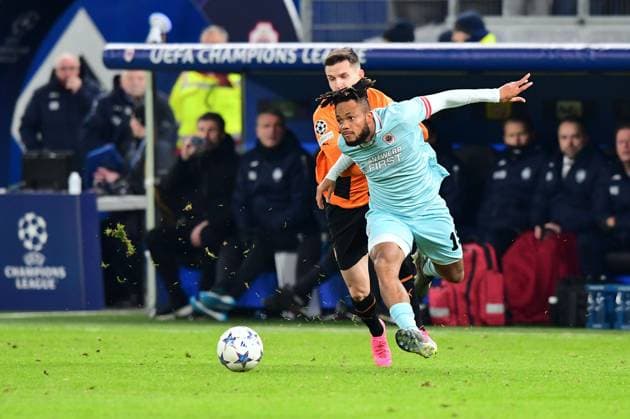 Fussball I Herren I UEFA I Champions League l FC Schachtar Donezk - Royal Antwerpen FC I 5. Spieltag I Gruppe H I Saison 2023-2024 I Shakhtar Donetsk I 28.11.2023 I v.v. Ejuke Chidera (Royal Antwerpen) , Kryskiv Dmytro (FC Shakhtar Donetsk) , Sportplatz : Volksparkstadion, Hamburg, Stellingen Hamburg Deutschland