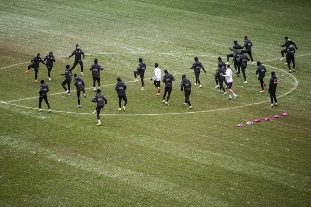 231129 Players warm up during a training session with Häcken on November 29, 2023 in Gothenburg. Photo: Mathias Bergeld BILDBYRAN kod MB MB0784 fotboll football soccer fotball uefa europa league träning practice training häcken bbeng Copyright: MATHIASxBERGELD BB231129MB003