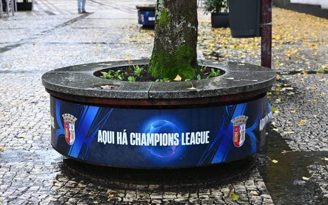 Fussball, Herren, Saison 2023 2024, UEFA Champions League (Gruppe C, 5. Spieltag), SC Sporting Braga - 1. FC Union Berlin, Innenstadt von Braga mit Werbung für die Champions League, 29.11. 2023, Copyright: xMatthiasxKochx