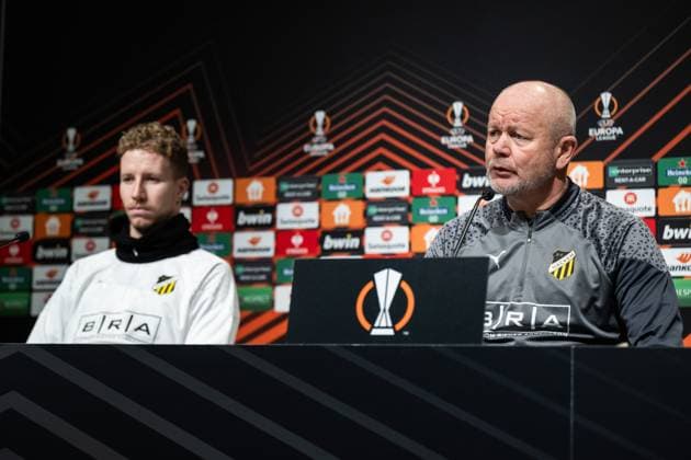 231129 Samuel Gustafson and Head coach Per-Mathias Hogmo at a press conference, PK, Pressekonferenz with Häcken on November 29, 2023 in Gothenburg. Photo: Mathias Bergeld BILDBYRAN kod MB MB0784 fotboll football soccer fotball uefa europa league presskonferens press conference training häcken bbeng Copyright: MATHIASxBERGELD BB231129MB010