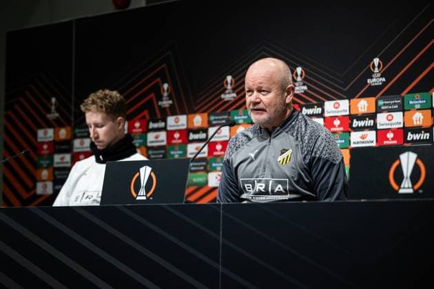 231129 Samuel Gustafson and head coach Per-Mathias Hogmo at a press conference, PK, Pressekonferenz with Häcken on November 29, 2023 in Gothenburg. Photo: Mathias Bergeld BILDBYRAN kod MB MB0784 fotboll football soccer fotball uefa europa league presskonferens press conference training häcken bbeng Copyright: MATHIASxBERGELD BB231129MB011