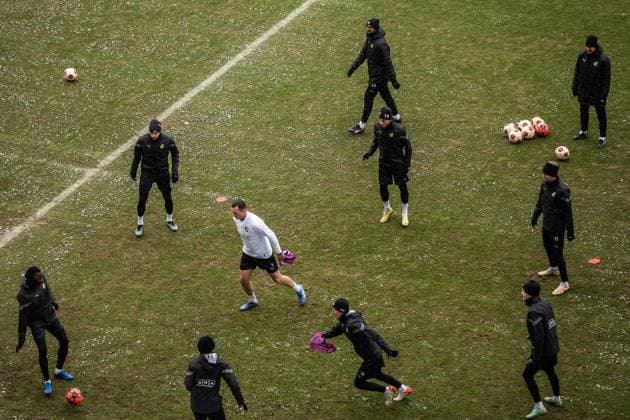 231129 Players in action during a training session with Häcken on November 29, 2023 in Gothenburg. Photo: Mathias Bergeld BILDBYRAN kod MB MB0784 fotboll football soccer fotball uefa europa league träning practice training häcken bbeng snö vinter snow Copyright: MATHIASxBERGELD BB231129MB017
