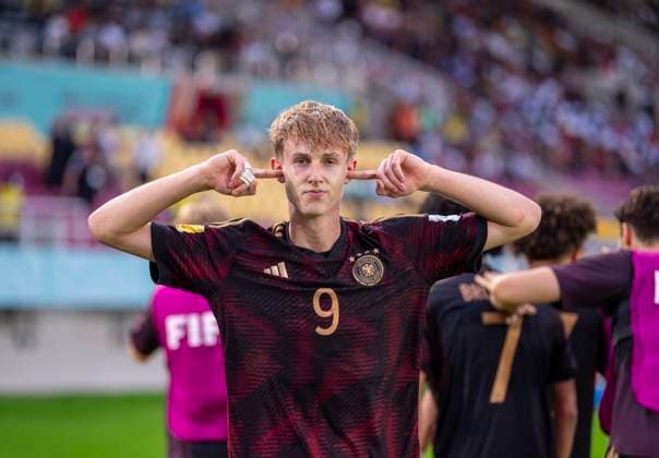 28.11.2023, Fussball U-17-Weltmeisterschaft 2023, Halbfinale, Argentinien - Deutschland, im Manahan Stadium (Surakarta). Max Moerstedt (Deutschland) Torjubel