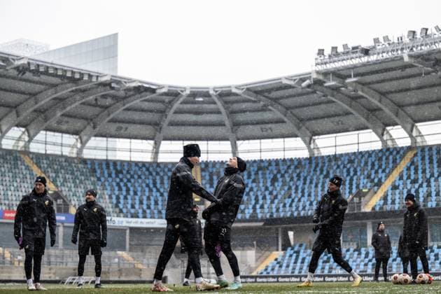 231129 Samuel Gustafson and Tomas Olai Totland during a training session with Häcken on November 29, 2023 in Gothenburg. Photo: Mathias Bergeld BILDBYRAN kod MB MB0784 fotboll football soccer fotball uefa europa league träning practice training häcken bbeng Copyright: MATHIASxBERGELD BB231129MB026