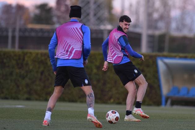 November 29, 2023, ZINGONIA, Italia: Atalanta s Matteo Ruggeri (R) during a training session on the eve of the UEFA Europa League group D soccer match between Atalanta BC and Sporting Clube de Portugal, at Bortolotti Training Center in Zingonia, Italy, 29 November 2023..ANSA MICHELE MARAVIGLIA Soccer: Europa League; Atalanta-Sporting Clube de Portugal  - ZUMAa110 20231129_zaf_a110_026 Copyright: xMichelexMaravigliax