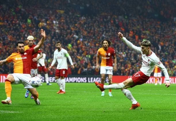 Sport Bilder des Tages EDITORIAL USE ONLY No use with unauthorised audio, video, data, fixture lists, club league logos or live services. Online in-match use limited to 120 images, no video emulation. No use in betting, games or single club league player publications. Galatasaray v Manchester United, ManU UEFA Champions League, Group A, Football, RAMS Park, Istanbul, Turkiye - 29 Nov 2023 EDITORIAL USE ONLY No use with unauthorised audio, video, data, fixture lists, club league logos or live services. Online in-match use limited to 120 images, no video emulation. No use in betting, games or single club league player publications. Copyright: xKieranxMcManus Shutterstockx 14232507w