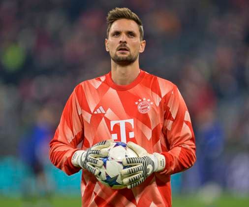 29.11.2023, Fussball UEFA Championsleague 2023 2024: 5.Spieltag Vorrunde, FC Bayern München - FC Kopenhagen, in der Allianz-Arena München. Torwart Sven Ulreich (FC Bayern München) beim Aufwärmen