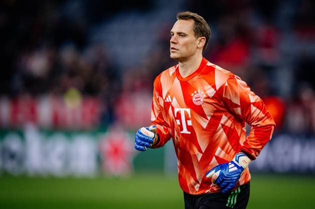 München , UEFA Champions League 2023 24 , FC Bayern München vs. FC Kopenhagen Im Bild: Manuel Neuer (FC Bayern München) wärmt sich auf