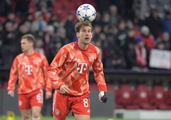 29.11.2023, xemx, Fussball UEFA Champions League, FC Bayern Muenchen - FC Kopenhagen emspor, v.l. Leon Goretzka (FC Bayern Muenchen) beim warmup (DFL DFB REGULATIONS PROHIBIT ANY USE OF PHOTOGRAPHS as IMAGE SEQUENCES and or QUASI-VIDEO) Muenchen