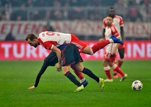 29.11.2023, Fussball UEFA Championsleague 2023 2024: 5.Spieltag Vorrunde, FC Bayern München - FC Kopenhagen, in der Allianz-Arena München. Harry Kane (FC Bayern München) setzt sich durch.