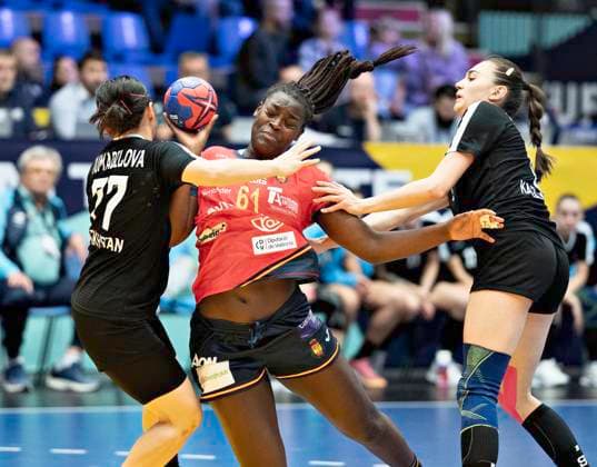 Lysa Tchaptchet, Spain (61) in action during the IHF World Womens Handball Championship match between Spain and Kazakhstan in the preliminary Group G in Arena Nord in Frederikshavn, Denmark on Wednesday , November 29, 2023.. , Frederikshavn Jylland Denmark Copyright: HenningxBagger HenningxBaggerx spdk20231129-210911-L