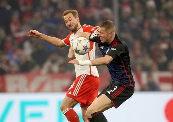 V.li. Harry Kane (Bayern) , Denis Vavro (Kopenhagen) . FC Bayern München-FC Kopemhagen . München, GER, 29.11.2023, Fussball: Champions League: Saison 23 24: