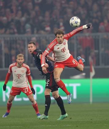 Kopenhagens 12 LERAGER im Zweikampf mit Bayerns 8 Leon GORETZKA. Fussball, Bayern Muenchen - Kopenhagen. Fußball UEFA Champions League, FC Bayern München - FC Kopenhagen, Gruppenphase, 5.Spieltag, Saison 2023-2024, am 29.11.2023, in Muenchen, A L L I A N Z A R E N A, Deutschland. Quelle Copyright Credit : Oryk HAIST