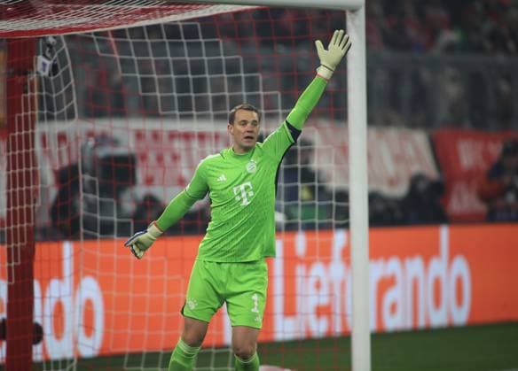 München, Deutschland 29. November 2023: Fussball, Herren, Champions League, 5.Spieltag, Saison 2023 2024, FC Bayern München - FC Kopenhagen, Allianz Arena Manuel Neuer (FC Bayern München) hebt den linken Arm, Anweisung