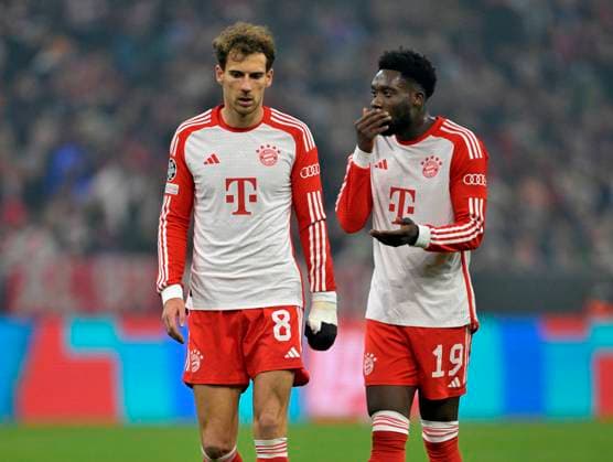 29.11.2023, Fussball UEFA Championsleague 2023 2024: 5.Spieltag Vorrunde, FC Bayern München - FC Kopenhagen, in der Allianz-Arena München. v.l. Leon Goretzka (FC Bayern München) und Alphonso Davies (FC Bayern München)