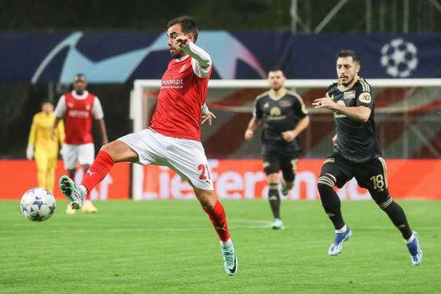 Juranovic (FC Union Berlin 18) verfolgt Ricardo Hort (SC Braga 21), SC Braga vs. 1. FC Union Berlin, Fussball, Champions League, Gruppenphase, 5. Spieltag, Saison 2023-2024,29.11.2023 SC Braga vs. 1. FC Union Berlin, Fussball, Champions League, Gruppenphase, 5. Spieltag, Saison 2023-2024,29.11.2023 Braga Copyright: xEibner-Pressefoto JoergxNiebergax EP_JNL