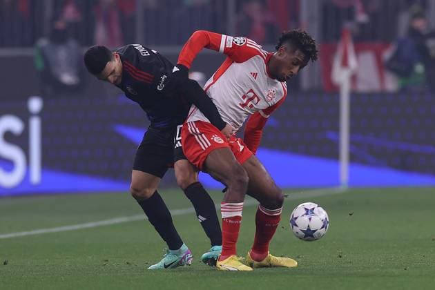 Fußball Champions League Gruppenphase 5. Spieltag FC Bayern München - FC Kopenhagen am 29.11.2023 in der Allianz Arena in München Mohamed Elyounoussi ( Kopenhagen ), links - Kingsley Coman ( München ), rechts