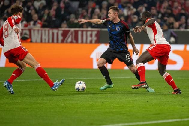 Leon Goretzka (FC Bayern Muenchen), Lukas Lerager (FC Kopenhagen) und Dayot Upamecano (FC Bayern Muenchen). Deutschland, Muenchen, 29.11.2023, Fussball, UEFA Champions League: FC Bayern Muenchen vs FC Kopenhagen, Saison 2023 2024, Match Day 5, Allianz Arena Foto: A2 Bildagentur Peter Hartenfelser