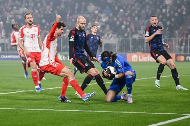 29.11.2023, Munich, Germany, Allianz Arena, Bayern Muenchen vs FC Kopenhagen - UEFA Champions League 2023 2024 - Group A, Thomas Mueller (FC Bayern Muenchen), Nicolai Boilesen (F.C. Copenhagen) und Torwart Kamil Grabara (F.C. Copenhagen) gestikuliert, gestik (Foto H. Langer) Munich Allianz Arena Germany