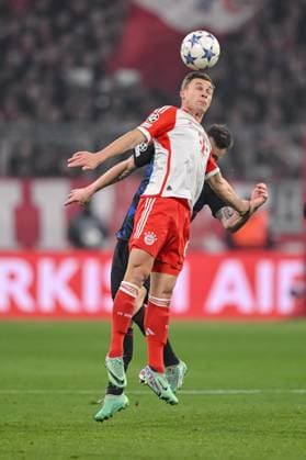 29.11.2023, Munich, Germany, Allianz Arena, Bayern Muenchen vs FC Kopenhagen - UEFA Champions League 2023 2024 - Group A, Joshua Kimmich (FC Bayern Muenchen) und Lukas Lerager (F.C. Copenhagen) im Zweikampf (Foto H. Langer) Munich Allianz Arena Germany