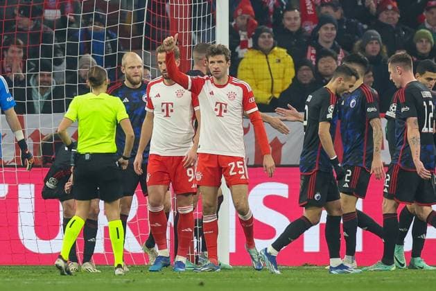 Thomas Mueller 25 (FC Bayern Muenchen) mit Daumen nach oben, FC Bayern Muenchen vs. FC Kopenhagen, Champions League, Fussball, Vorrunde, Rueckspiel, 29.11.2023 Muenchen Bayern Deutschland
