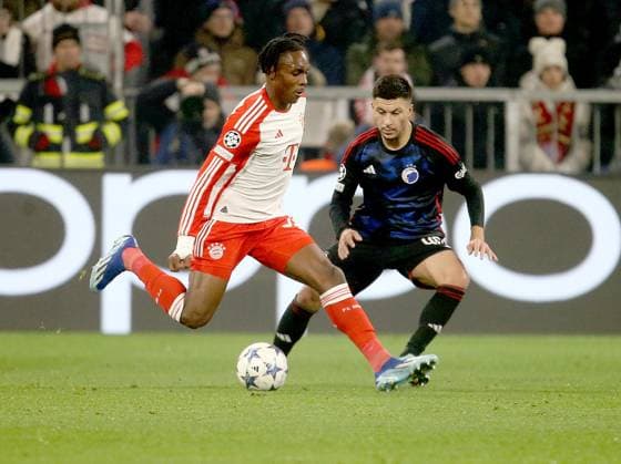 V.li. Mathys Tel (Bayern) , Roony Bardghji (Kopenhagen). FC Bayern München-FC Kopemhagen . München, GER, 29.11.2023, Fussball: Champions League: Saison 23 24: