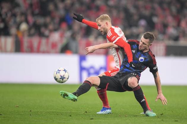 Fußball, UEFA Championsleague, 20231129, FC Bayern München - FC Kopenhagen. Im Bild Konrad LAIMER (FC Bayern München, 27) und Lukas LERAGER (FC Kopenhagen, 12) Zweikampf Ball. München Allianz Arena Bayern Deutschland Copyright: Passion2Press MarkusxFischerx
