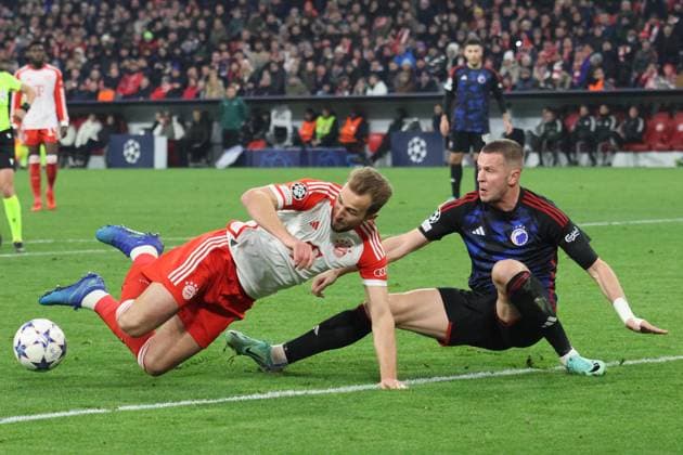 9 Harry Kane (FCB) gegen 3 Denis Vavro (Kopenhagen) Zweikampf Fussball UEFA Champions League FC Bayern Muenchen - FC Kopenhagen Allianz Arena 29.11.2023 FOTO: Mladen Lackovic LakoPress