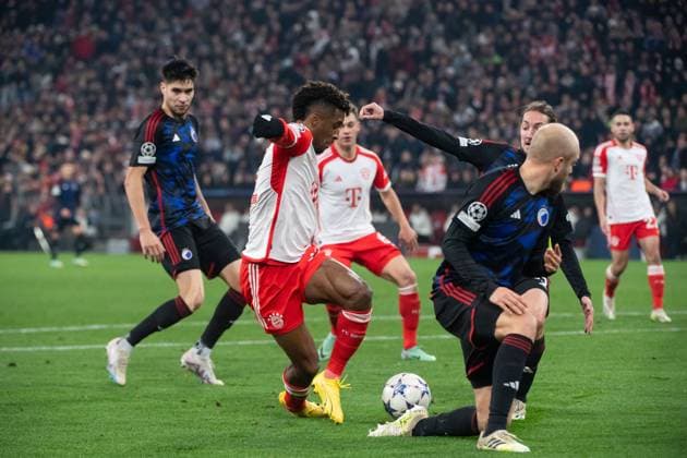 Kingsley Coman (FC Bayern Muenchen, 11) im Zweikampf mit Nicolai Boilesen (FC Kopenhagen, 20), GER, FC Bayern Muenchen (FCB) vs FC Kopenhagen (FCK), Fussball, UEFA Champions League, 5. Spieltag, Gruppe A, Saison 2023 2024, 29.11.2023 DFB DFL regulations prohibit any use of photographs as image sequences and or quasi-video GER, FC Bayern Muenchen (FCB) vs FC Kopenhagen (FCK), Fussball, UEFA Champions League, 5. Spieltag, Gruppe A, Saison 2023 2024, 29.11.2023 Muenchen Copyright: xEibner-Pressefoto Memmlerx EP_MMR