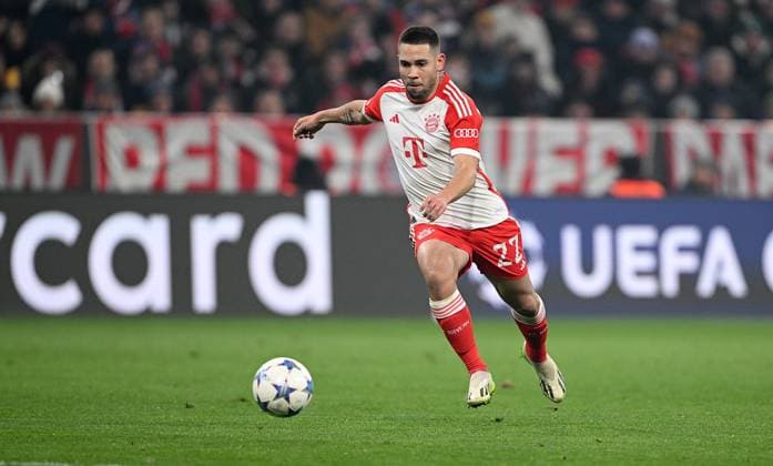 FUSSBALL CHAMPIONS LEAGUE SAISON 2023 2024 Vorrunde Gruppe A 5. Spieltag FC Bayern Muenchen - FC Kopenhagen 29.11.2023 Raphael Guerreiro (FC Bayern Muenchen)