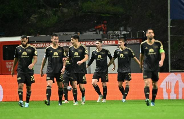 Fussball, Herren, Saison 2023 2024, UEFA Champions League (Gruppe C, 5. Spieltag), SC Sporting Braga - 1. FC Union Berlin, v. l. Aissa Laidouni (1. FC Union Berlin), Robin Knoche (1. FC Union Berlin), Diogo Leite (1. FC Union Berlin), Robin Gosens (1. FC Union Berlin), Kevin Behrens (1. FC Union Berlin), Rani Khedira (1. FC Union Berlin), Jubel nach Tor zum 0:1, 29.11. 2023, Copyright: xMatthiasxKochx