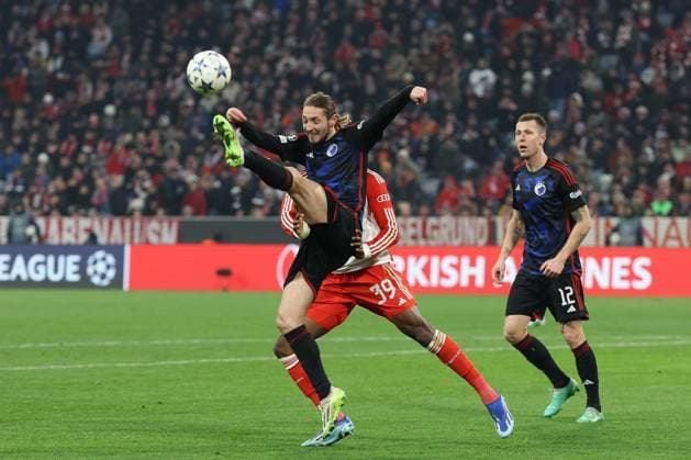 im Zweikampf, Aktion, mit Rasmus Falk 33 (FC Kopenhagen), Mathys Tel 39 (FC Bayern Muenchen), FC Bayern Muenchen vs. FC Kopenhagen, Champions League, Fussball, Vorrunde, Rueckspiel, 29.11.2023 Muenchen Bayern Deutschland