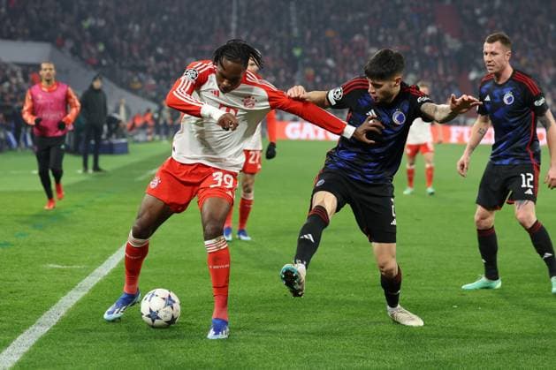 im Zweikampf, Aktion, mit Mathys Tel 39 (FC Bayern Muenchen), Kevin Diks 2 (FC Kopenhagen), FC Bayern Muenchen vs. FC Kopenhagen, Champions League, Fussball, Vorrunde, Rueckspiel, 29.11.2023 Muenchen Bayern Deutschland