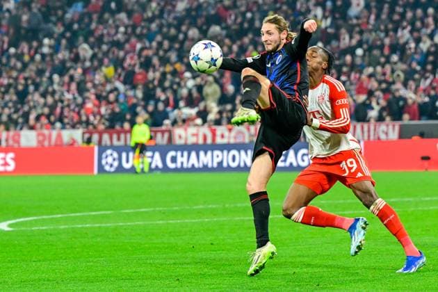 v.li.: Rasmus FALK (FC Kopenhagen, 33) Mathys TEL (FC Bayern München, FCB, 39) im Zweikampf, Duell, duel, tackle, Dynamik, Action, Aktion, 29.11.2023, München (Deutschland), Fussball, UEFA Champions League, Gruppenphase, FC Bayern München - FC Kopenhagen