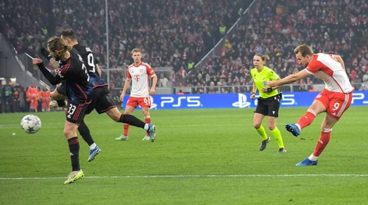29.11.2023, xemx, Fussball UEFA Champions League, FC Bayern Muenchen - FC Kopenhagen emspor, v.l. Harry Kane (FC Bayern Muenchen) mit Torschuss (DFL DFB REGULATIONS PROHIBIT ANY USE OF PHOTOGRAPHS as IMAGE SEQUENCES and or QUASI-VIDEO) Muenchen