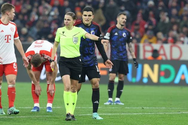 Schiedsrichter, Referee, Stephanie Frappart, FC Bayern Muenchen vs. FC Kopenhagen, Champions League, Fussball, Vorrunde, Rueckspiel, 29.11.2023 Muenchen Bayern Deutschland