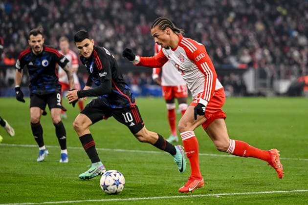 29.11.2023, Munich, Germany, Allianz Arena, Bayern Muenchen vs FC Kopenhagen - UEFA Champions League 2023 2024 - Group A, Mohamed Elyounoussi (F.C. Copenhagen) und Leroy Sane (FC Bayern Muenchen) im Zweikampf (Foto H. Langer) Munich Allianz Arena Germany