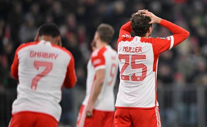 Serge Gnabry FC Bayern Muenchen FCB (07) Thomas Mueller FC Bayern Muenchen FCB (25) Enttaeuschung enttaeuscht nach vergebener Torchance Gestik Geste FC Bayern Muenchen FCB vs FC Kopenhagen Gruppenphase 5. Spieltag 29.11.2023 DFL REGULATIONS PROHIBIT ANY USE OF PHOTOGRAPHS AS IMAGE SEQUENCES AND OR QUASI-VIDEO FC Bayern Muenchen FCB vs FC Kopenhagen