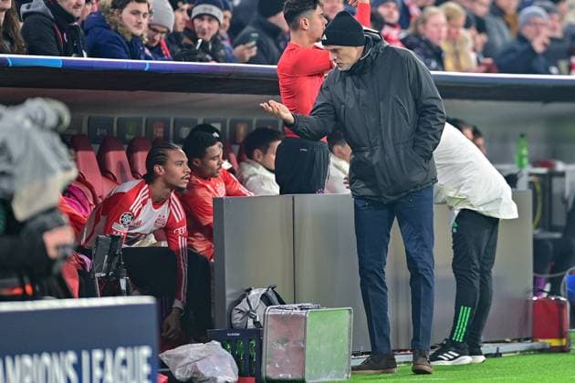Thomas Tuchel (Cheftrainer, FC Bayern München, FCB) gibt dem einzuwechselnden Leroy SANE (FC Bayern München, FCB, 10) Anweisungen, 29.11.2023, München (Deutschland), Fussball, UEFA Champions League, Gruppenphase, FC Bayern München - FC Kopenhagen