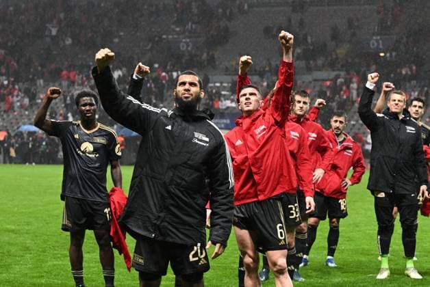 Bilder des Jahres 2023, Sport 11 November Sport Themen der Woche KW48 Sport Bilder des Tages Fussball, Herren, Saison 2023 2024, UEFA Champions League (Gruppe C, 5. Spieltag), SC Sporting Braga - 1. FC Union Berlin, v. l. David Datro Fofana (1. FC Union Berlin), Aissa Laidouni (1. FC Union Berlin), Robin Gosens (1. FC Union Berlin), Enttäuschung nach Abpfiff, 29.11. 2023, *** Football, Men, Season 2023 2024, UEFA Champions League Group C, Matchday 5 , SC Sporting Braga 1 FC Union Berlin, f l David Datro Fofana 1 FC Union Berlin , Aissa Laidouni 1 FC Union Berlin , Robin Gosens 1 FC Union Berlin , Disappointment after the final whistle, 29 11 2023, Copyright: xMatthiasxKochx